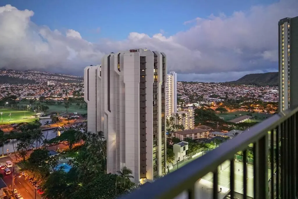 The Whale Suite @Waikiki Banyan Honolulu Apartament